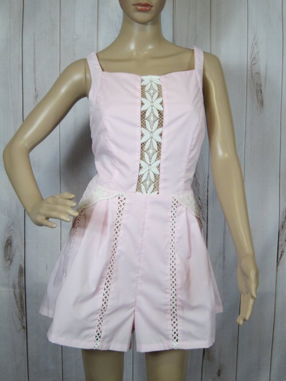 Dygarni Pink Boho Romper Juniors Medium White Crochet Lace Floral NWOT Festival